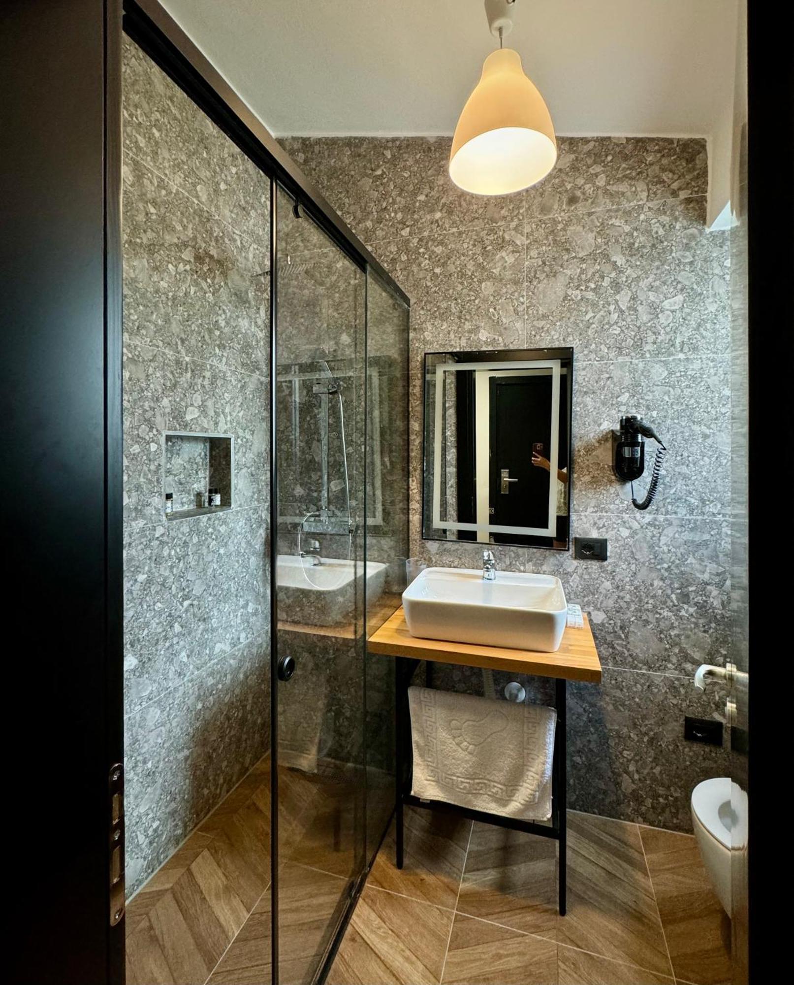 דרמי Gogo'S Boutique Hotel מראה חיצוני תמונה